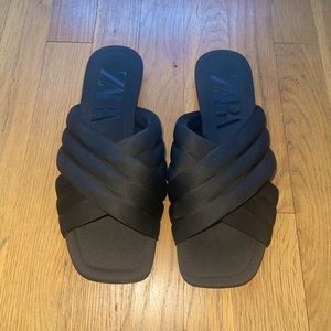 ✨Black Zara Sandals Size 40, US Size 9✨